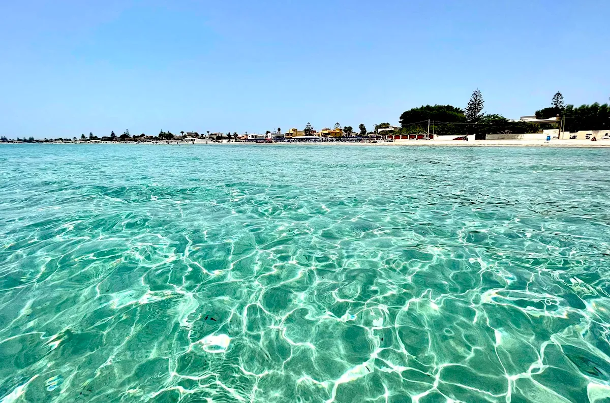 Golden sand and shallow water at Tonnarella beach